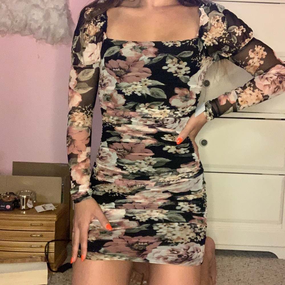 AKIRA floral ruched long sleeve mini dress